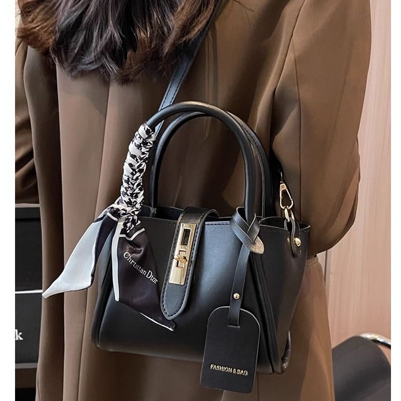 STYLISH BUCKET BAG