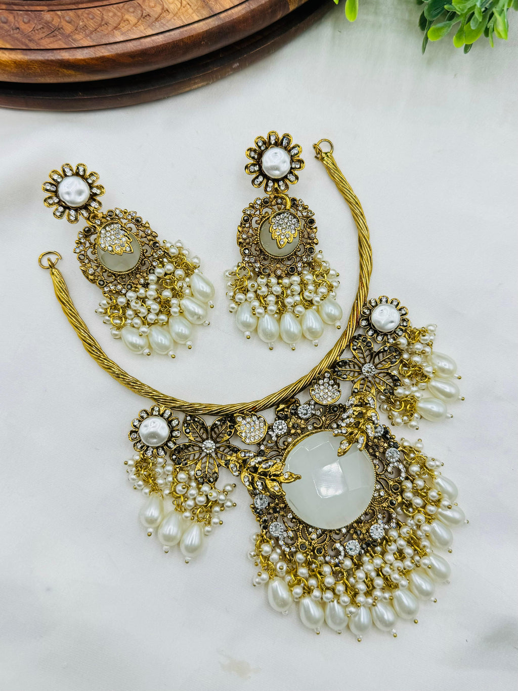 * Beautiful Hasli set