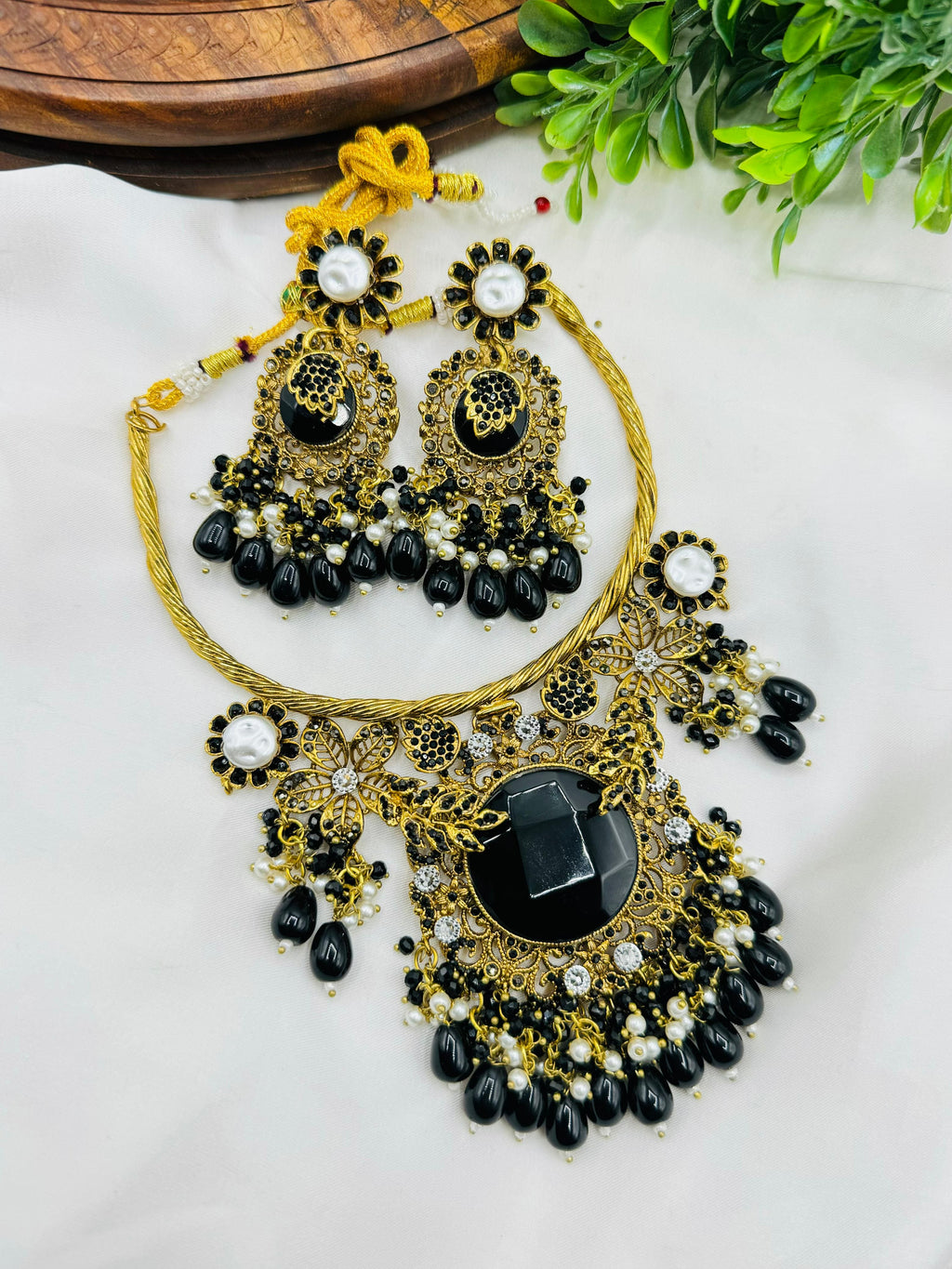 * Beautiful Hasli set