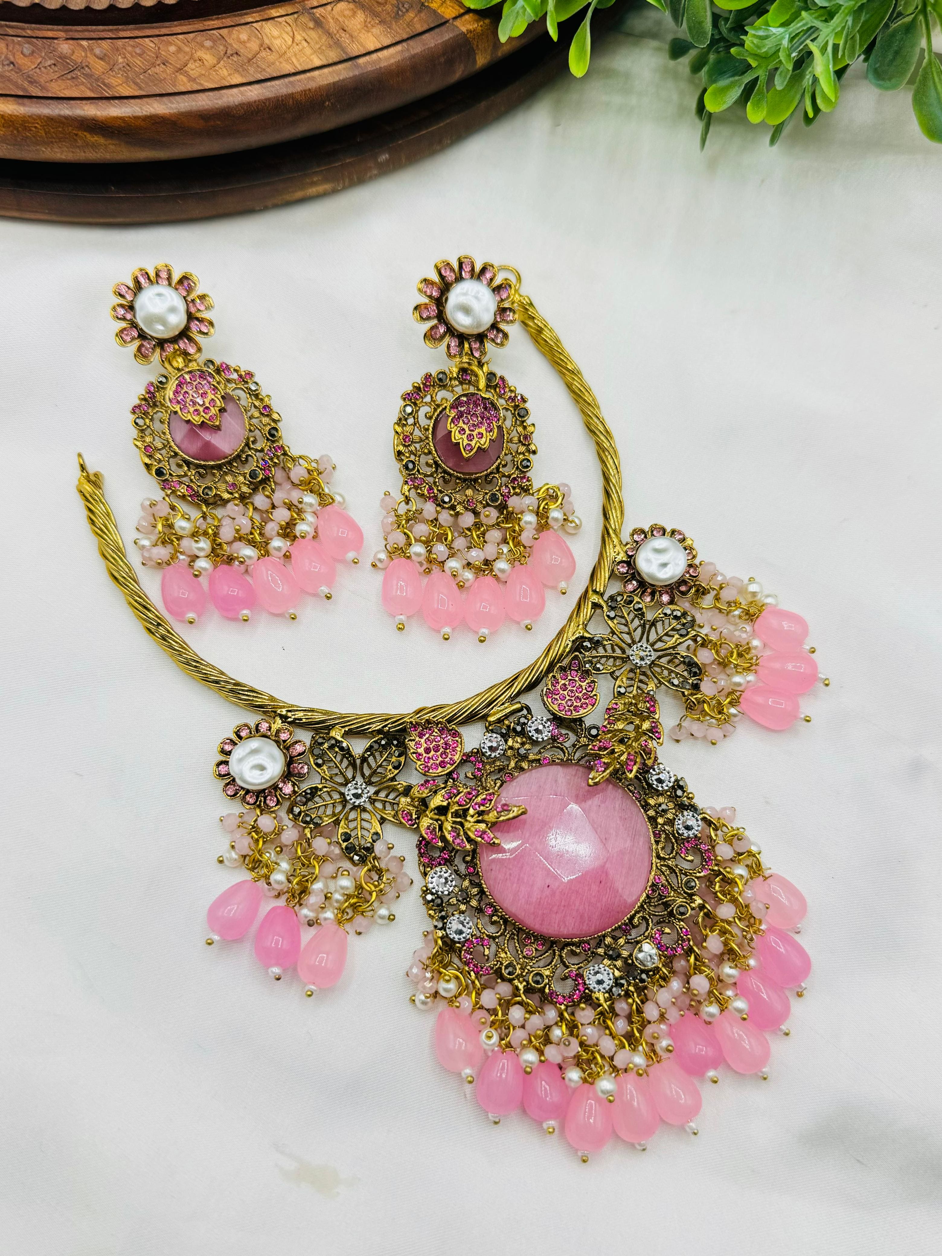 * Beautiful Hasli set