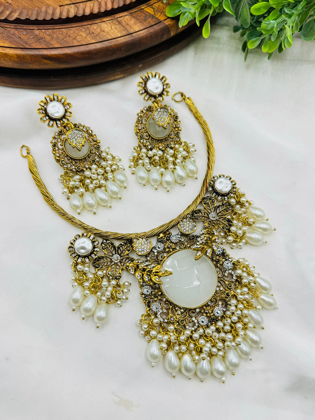 * Beautiful Hasli set