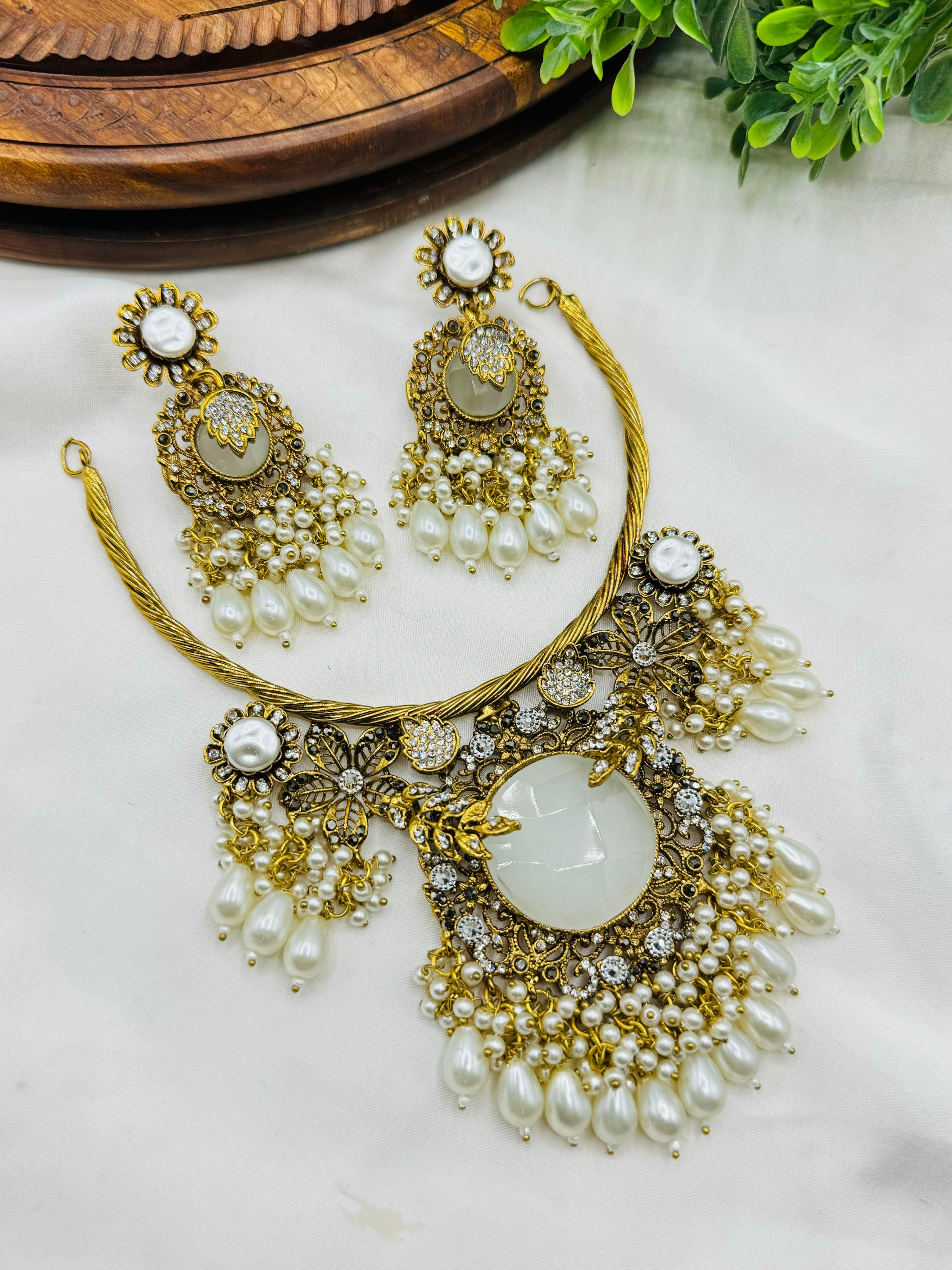 * Beautiful Hasli set